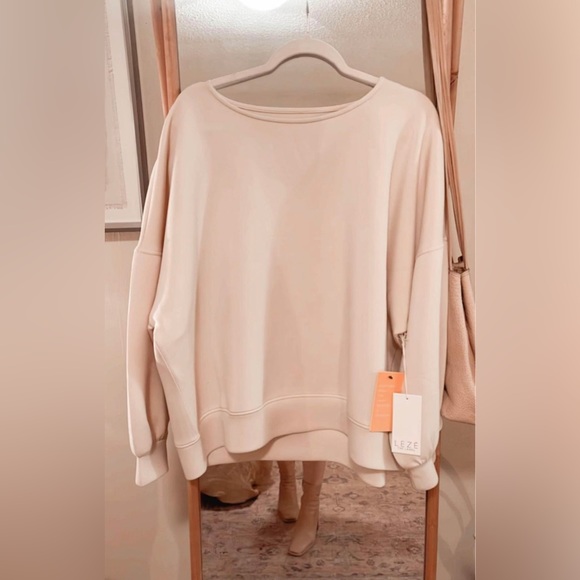 LEZE the Label Crew Neck in Oat - Picture 2 of 5